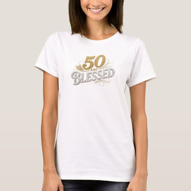 Zeitgenössisches 50 UND GESEGNETES 2D Statement De T-Shirt (Vorderseite)