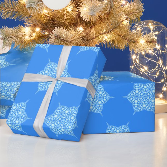 Zeitgenössisches Blaues Schneeflockenmuster Geschenkpapier (Feiertage)