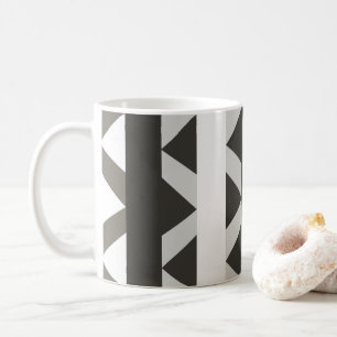 Zeitgenössisches Grau Weiß Dreieck Streifenmuster Kaffeetasse