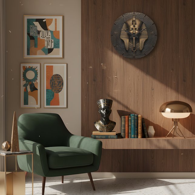 Zeitlose Eleganz: Alte Pharaoh Uhr (Von Creator hochgeladen)