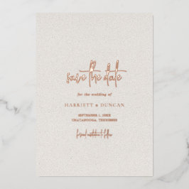 Zeitlose neutrale Beige Hochzeit retten das Datum Folieneinladung