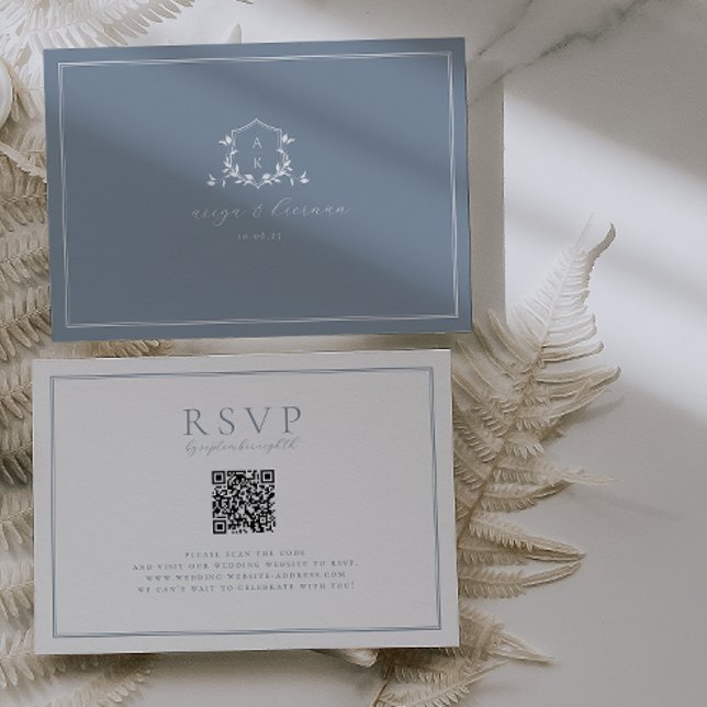Zeitlose Reben Dusty Blue Wappen QR Code RSVP Karte (Von Creator hochgeladen)