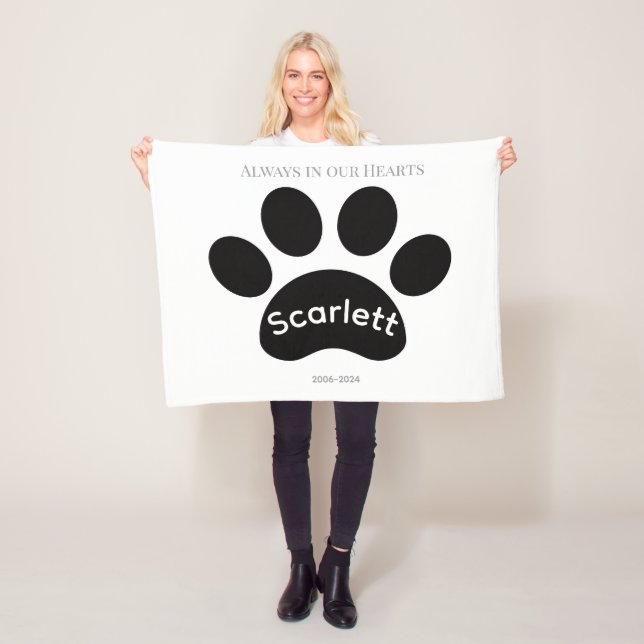 Zeitloser Schwarz-Weiß-Pfotenabdruck-Tribut Fleecedecke (Beispiel)