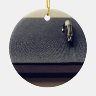 Zeitschrift Themed, ein Füllfederhalter-Erholunge Keramikornament