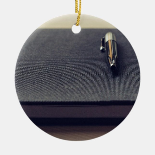 Zeitschrift Themed, ein Füllfederhalter-Erholungen Keramikornament (Vorne)