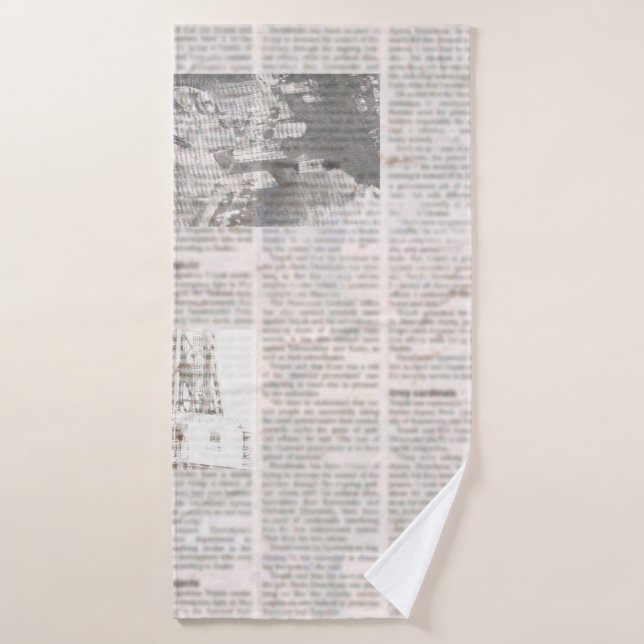 Zeitung mit altem unlesbarem Text. Vintage Grunge Badehandtuch (Badehandtuch)