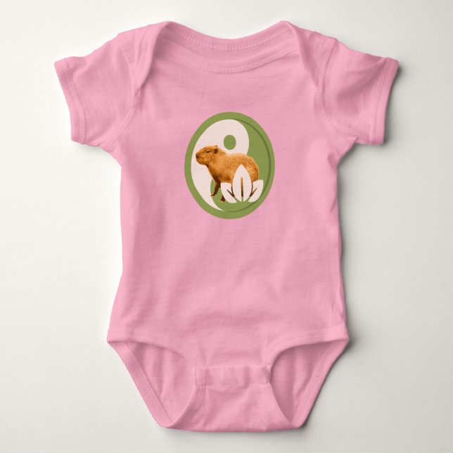 Zen Capybara Yin Yang Baby Strampler (Vorderseite)
