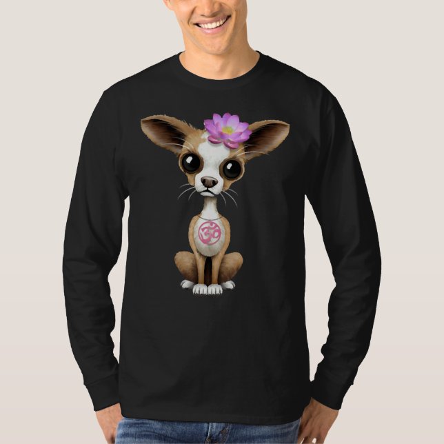 Zen Chihuahua Welpe mit rosa Yoga Om Symbol T-Shirt (Vorderseite)