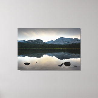 Zen-Reflexionen in einem Bergsee Leinwanddruck