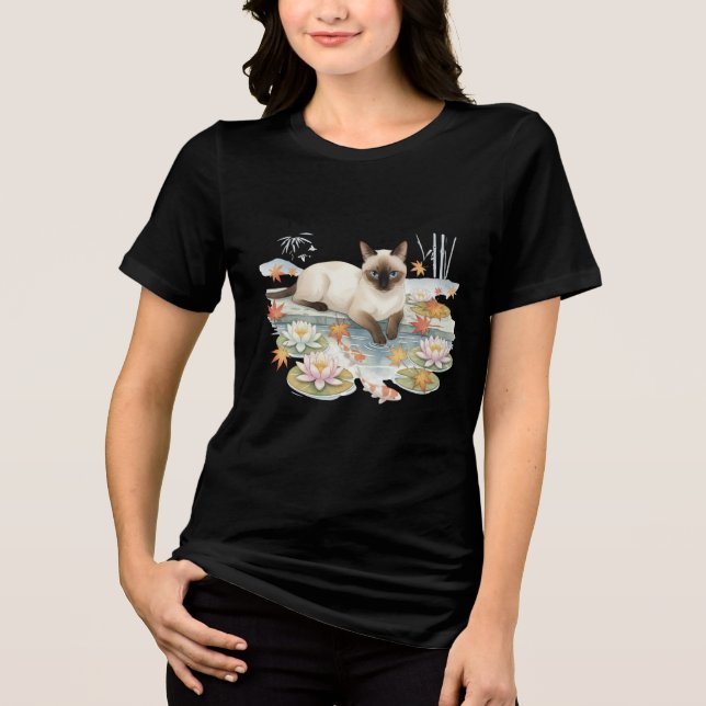 Zen Siamese Cat & Koi Pond T-Shirt Tri-Blend Shirt (Vorderseite)