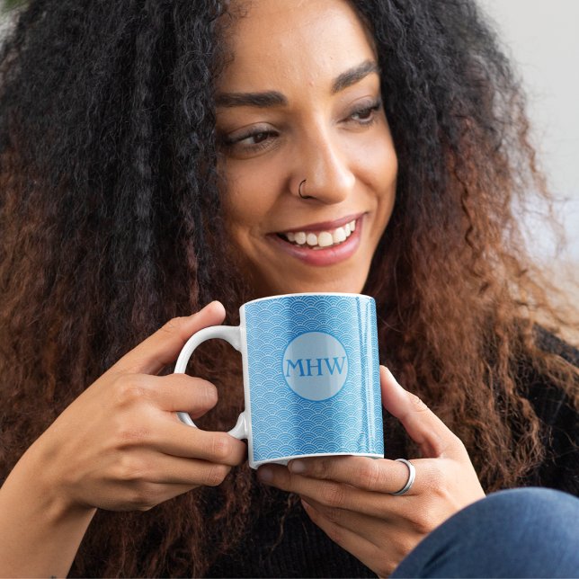 Zen Waves asiatisch Inspiriert Monogramm Kaffeetasse (Von Creator hochgeladen)