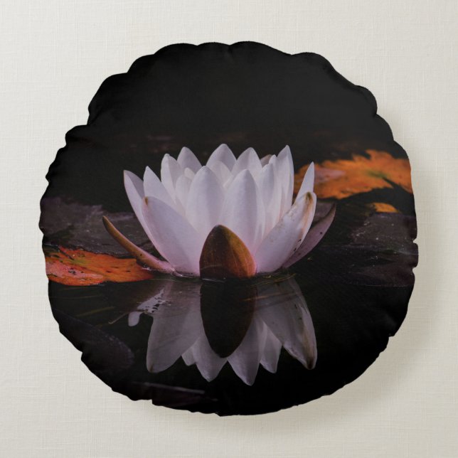 Zen White Lotus Blume Rundes Kissen (Vorderseite)