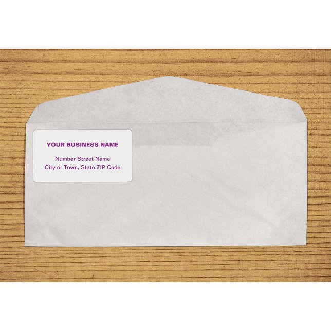 Zentriert ausgerichtet Lila Schlichtes Textversand (Center aligned purple plain text business shipping label on envelope)