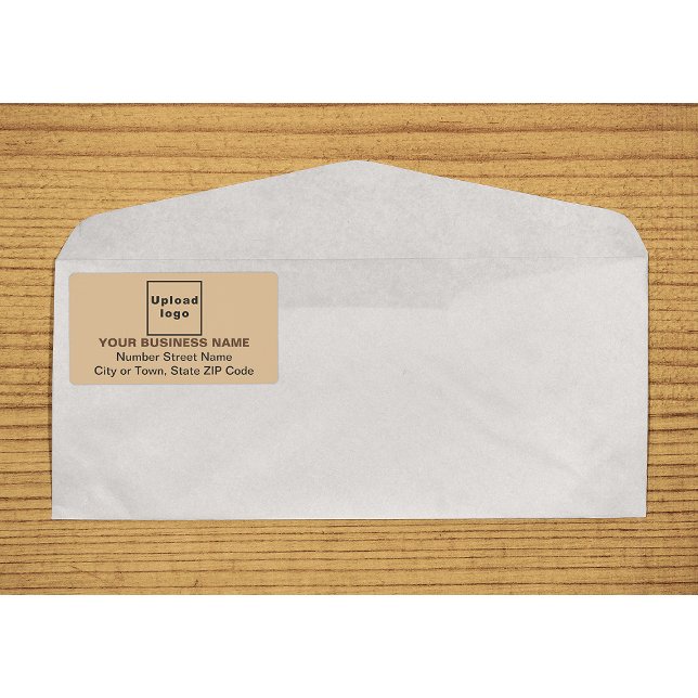 zentriertes, lichtdurchlässiges, braunes Versandla (Center aligned business light brown shipping label on envelope)