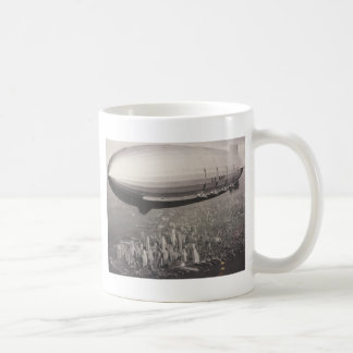 Zeppelin über New York City Kaffeetasse