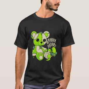 Zerbrochen Er trägt 6 elektrische grüne Schuhe T-Shirt
