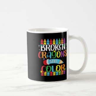 Zerbrochene Crayons immer noch Farbenbewusstsein f Kaffeetasse