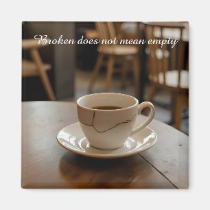 zerbrochene Tasse inspirierender Magnet