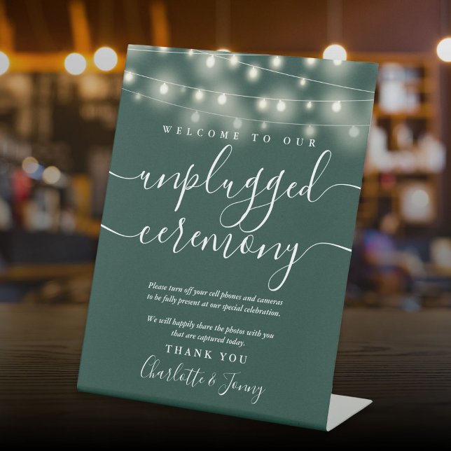 Zeremonie der String Lights Smaragdgrün entsteckt Sockelschild (String Lights Emerald Green Unplugged Ceremony Pedestal Sign
)