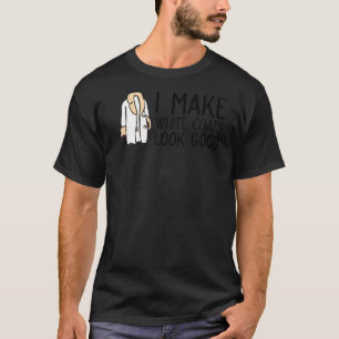 Zeremonie mit weißem Mantel. Weiße Mäntel aussehen T-Shirt