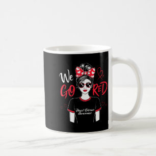 Zerfetzter unordentlicher Dutt Frauen im Februar H Kaffeetasse
