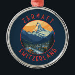 Zermatt Switzerland Retro Distressed Circle Ornament Aus Metall<br><div class="desc">Zermatt Retrovektor-Reisedesign. Zermatt,  im Kanton Südschweiz,  ist ein Bergrestaurant,  das für Ski,  Klettern und Wandern bekannt ist.</div>