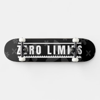 Zero Limits Dunkle Blumenaesthetik Nahtloses Muste Skateboard