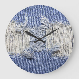 Zerrissener blauer Denim: Jeans Textur. Große Wanduhr