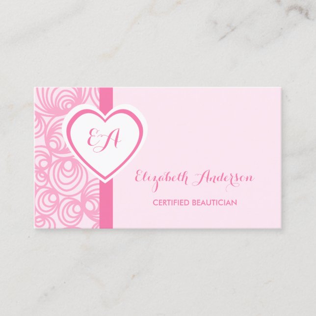 Zertifizierte Beautician Girly Pink Heart Monogram Visitenkarte (Vorderseite)