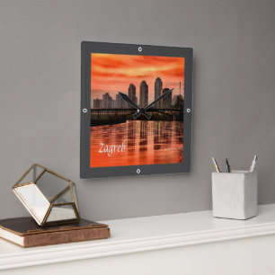 zHR004 ZAGREB, Kroatien, Europa, Quadratische Wanduhr