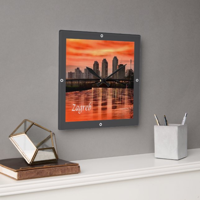 zHR004 ZAGREB, Kroatien, Europa, Quadratische Wanduhr (Büro)