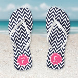 Zickzack Monogramm für Navy und Pink Flip Flops<br><div class="desc">Maßgeschneiderte,  bedruckte Flop-Sandalen mit einem stilvollen,  modernen Zickzack Muster und einem eigenen Monogramm oder einem anderen Text in einem Kreisrahmen. Klicken Sie auf Anpassen,  um Schriftart und Farben zu ändern oder eigene Bilder hinzuzufügen,  um ein einzigartiges Design zu erstellen!</div>