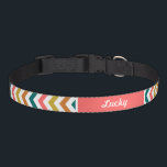Zickzack Monogramm Haustierhalsband<br><div class="desc">Maßgeschneidertes Hundehalsband mit einem schicken,  gürtnisch modernen Zickzack-Zickzack Muster. Personalisieren Sie es mit dem Namen Ihres Tieres in einem Rechteck. Klicken Sie auf Anpassen,  um den Schriftart und die Farben des Textes zu ändern,  um ein einzigartiges Design zu erstellen!</div>