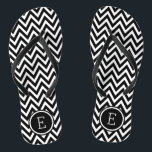 Zickzack Monogramm Schwarz/Weiß Flip Flops<br><div class="desc">Maßgeschneiderte,  bedruckte Flop-Sandalen mit einem stilvollen,  modernen Zickzack Muster und einem eigenen Monogramm oder einem anderen Text in einem Kreisrahmen. Klicken Sie auf Anpassen,  um Schriftart und Farben zu ändern oder eigene Bilder hinzuzufügen,  um ein einzigartiges Design zu erstellen!</div>