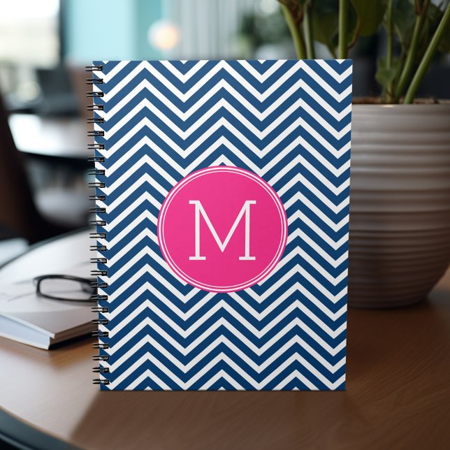 Zickzack Muster mit Monogram - Navy Magenta Notizblock (Personalized notebook - add your name or other text)