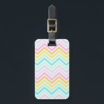 Zickzack Rainbow-Gepäckträger Gepäckanhänger<br><div class="desc">Reisen Sie mit diesem Zickzack Rainbow Luggage Tag stilvoll! Vergessen Sie nicht,  unsere gesamte Produktpalette mit einem Rainbow Zickzack Design auszuprobieren!</div>