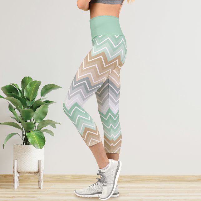 Zickzack Streifen, Minze grün Capri Leggings (Von Creator hochgeladen)