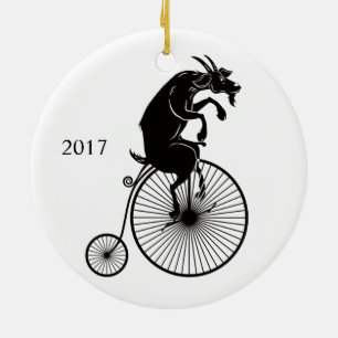 Ziege, die ein Vintages Penny-Farthing-Fahrrad Keramikornament