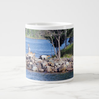 Ziegen auf Felsen Tasse