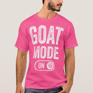 Ziegenmodus auf sonnigen Bergketten T-Shirt