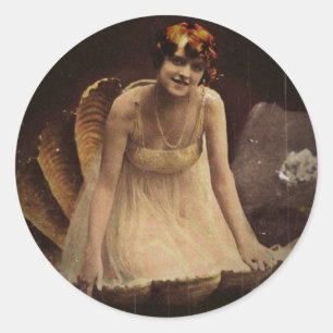 Ziegfeld-Schauspielerin in einer Muschel Runder Aufkleber