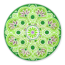 Ziehen Sie die grüne Keramik der Linse. Keramikknauf