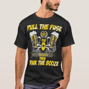 Ziehen Sie die Sicherung EOD Eplosive Ordnance Dis T-Shirt
