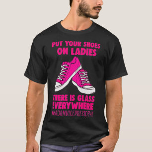 Zieht Eure Schuhe An, Ladies, Überall Ist Glas T-Shirt