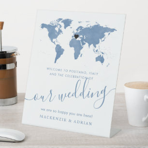 Zielort Weltkarte Soft Blue Watercolor Willkommen Sockelschild