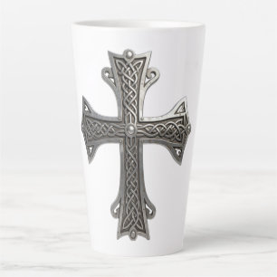 Zierliches keltisches Silberkreuz mit komplizierte Milchtasse
