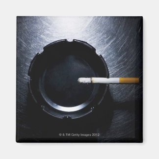 Zigarette und Ashtray auf Edelstahl Magnet