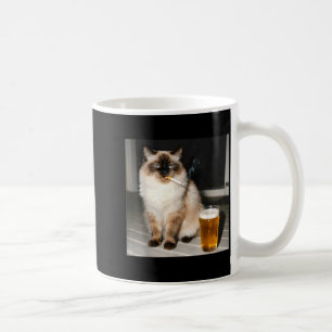 Zigarettenkatze Lustige Ragdoll-Katze Rauchendes K Kaffeetasse