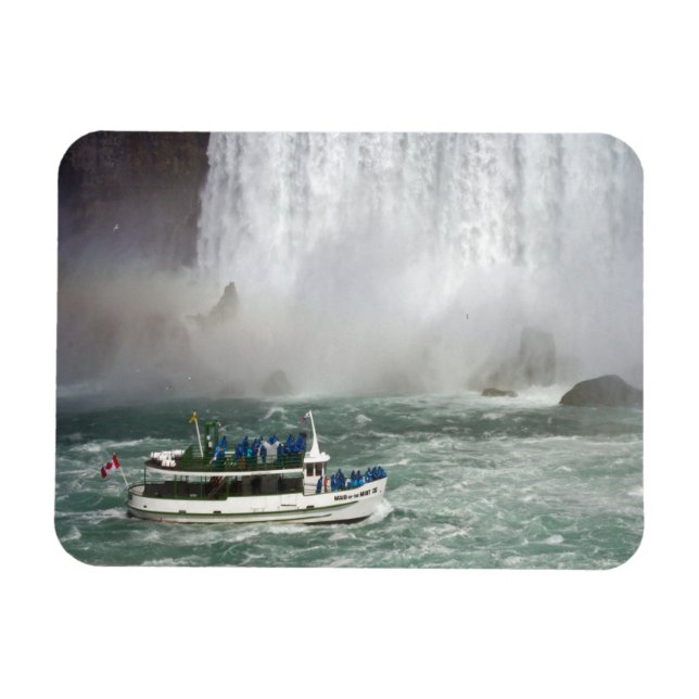 Zimmermädchen aus dem Nebel, der in die Wasserfäll Magnet (Horizontal)