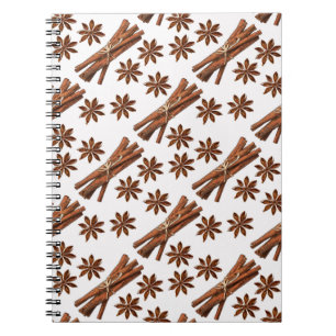 Zimtsticks und Sternanis. Notizblock